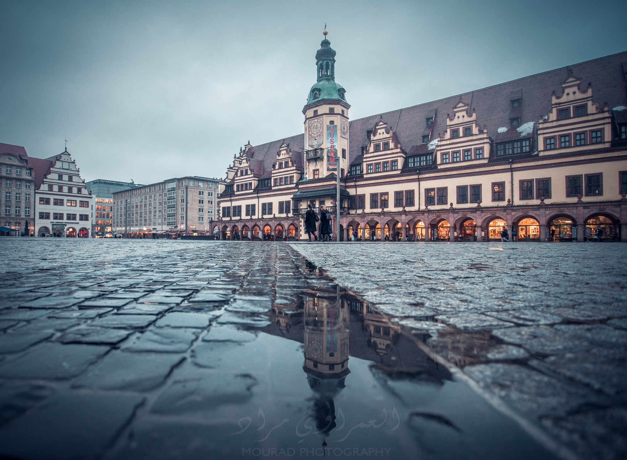 Altes Rathaus unter dem Regen